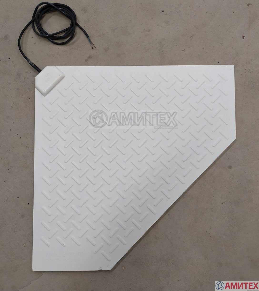 Коврик для обогрева поросят угловой 680x680x660x9