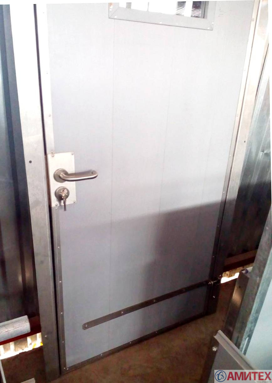 Калитка из ПВХ с окантовкой из нержавеющей  стали производства Амитех